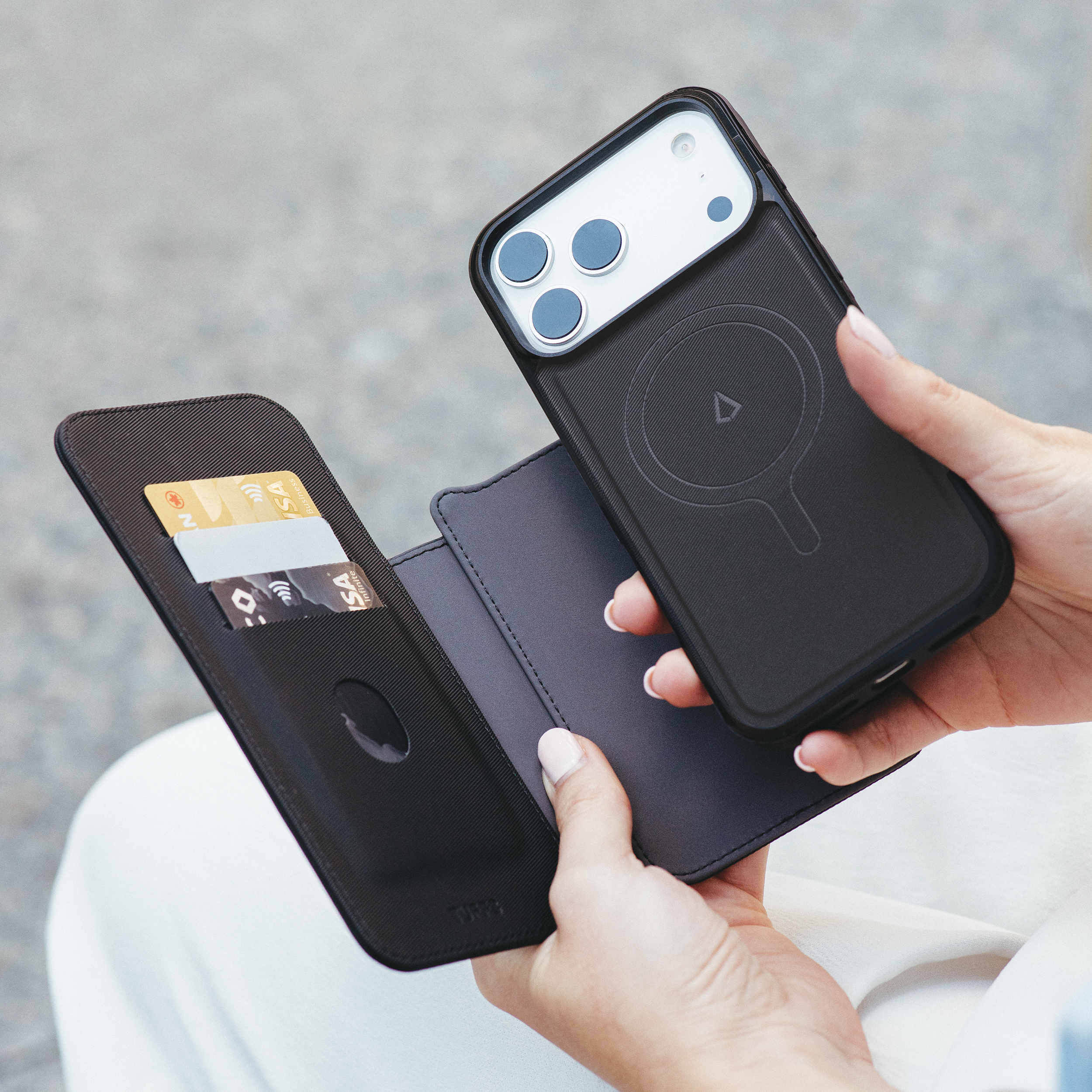 iPhone 17 Switch Wallet Case